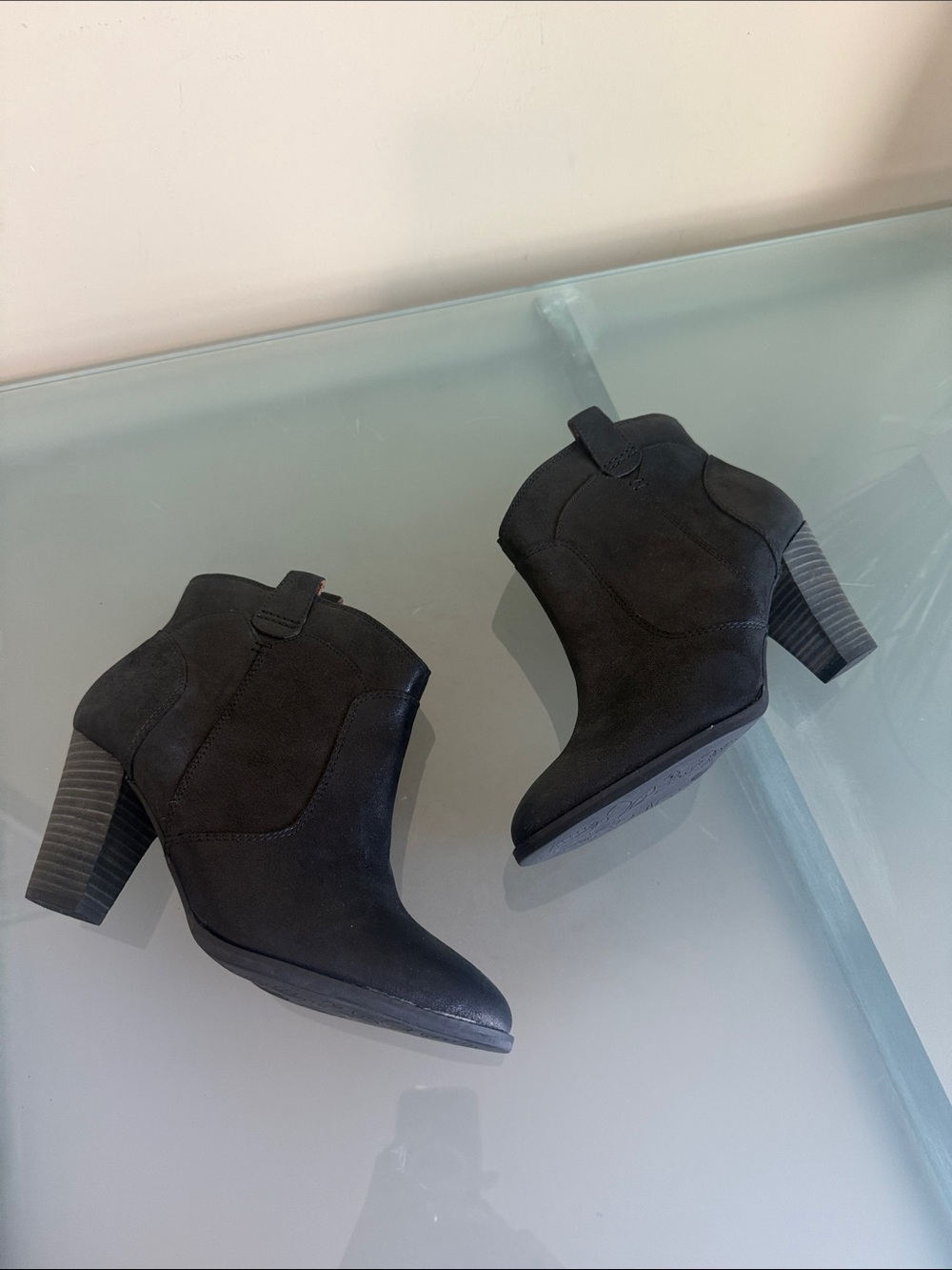 Like NEW Clark’s Black Leather Western Ankle Booties Size 9